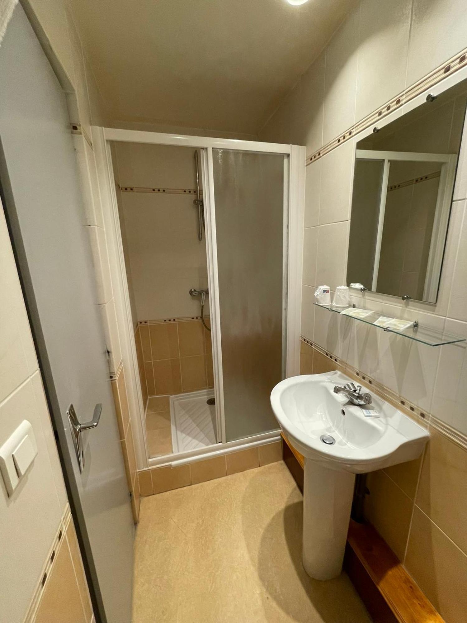 Hotel Vidal Ceret Bagian luar foto