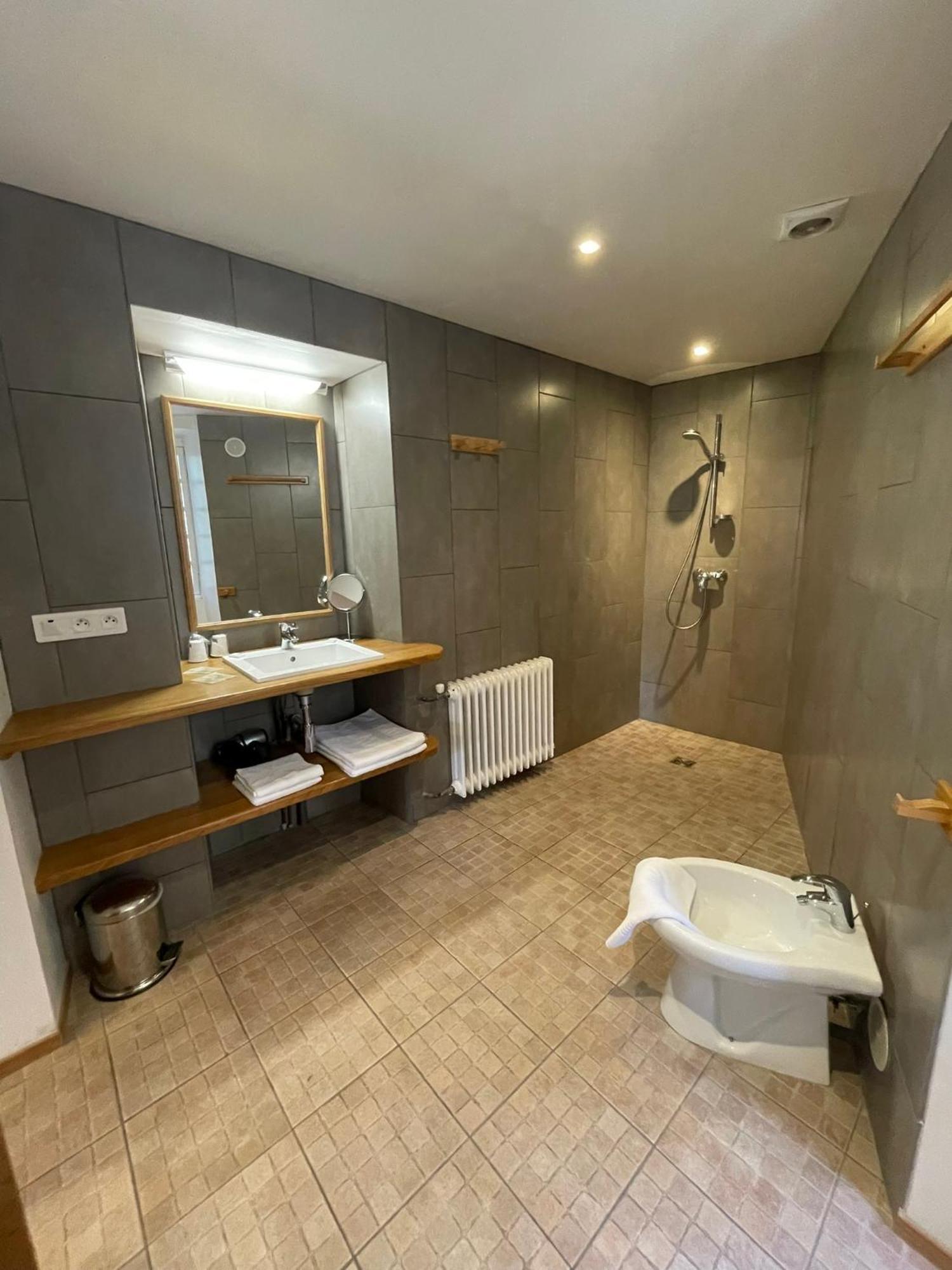 Hotel Vidal Ceret Bagian luar foto